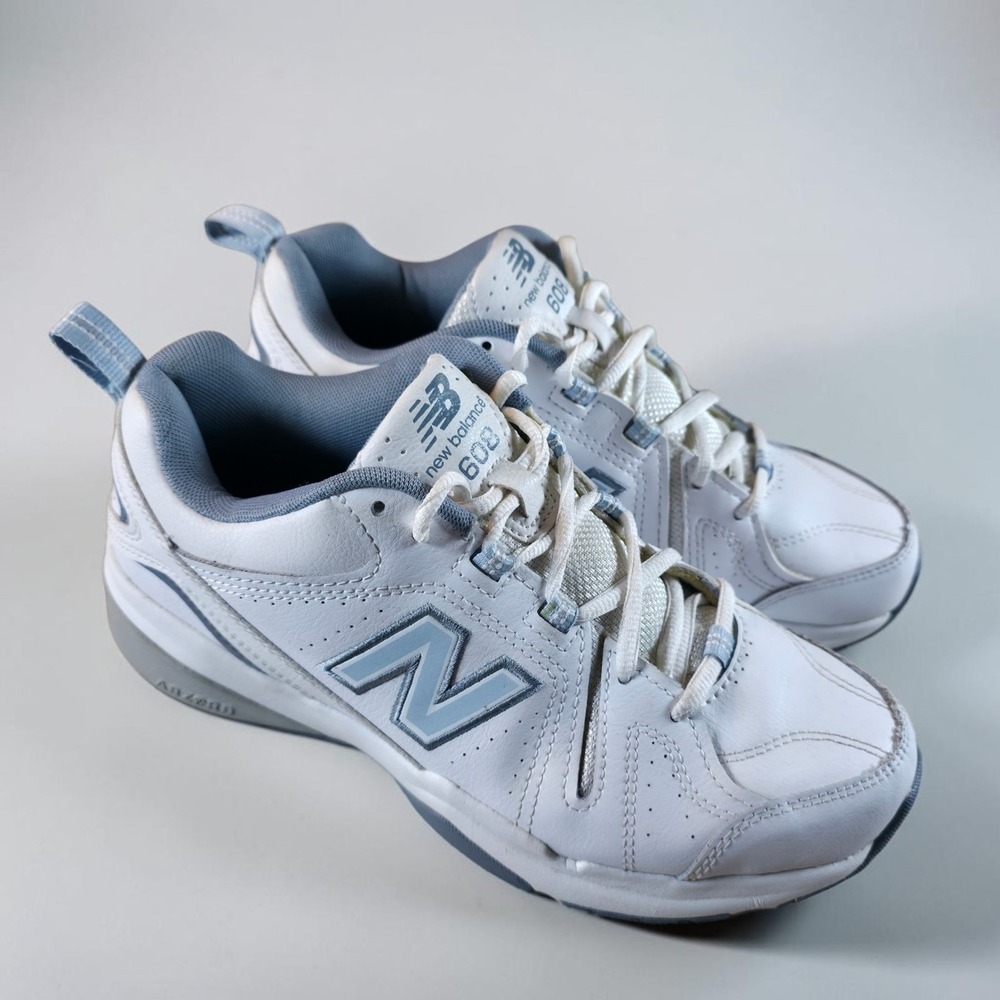 New Balance 608 V5 Womens Size 8 White Athletic Leather Walking Shoes Sneakers
